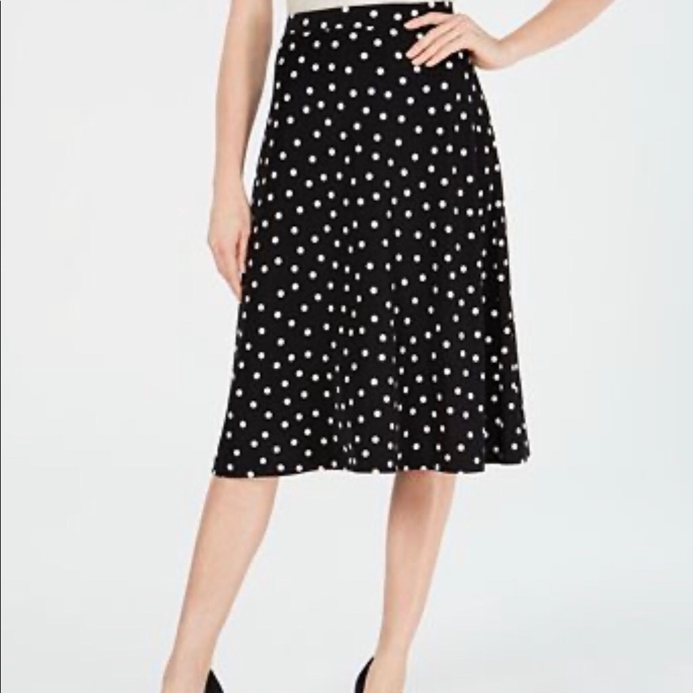 Black skirt with wire Polka Dots